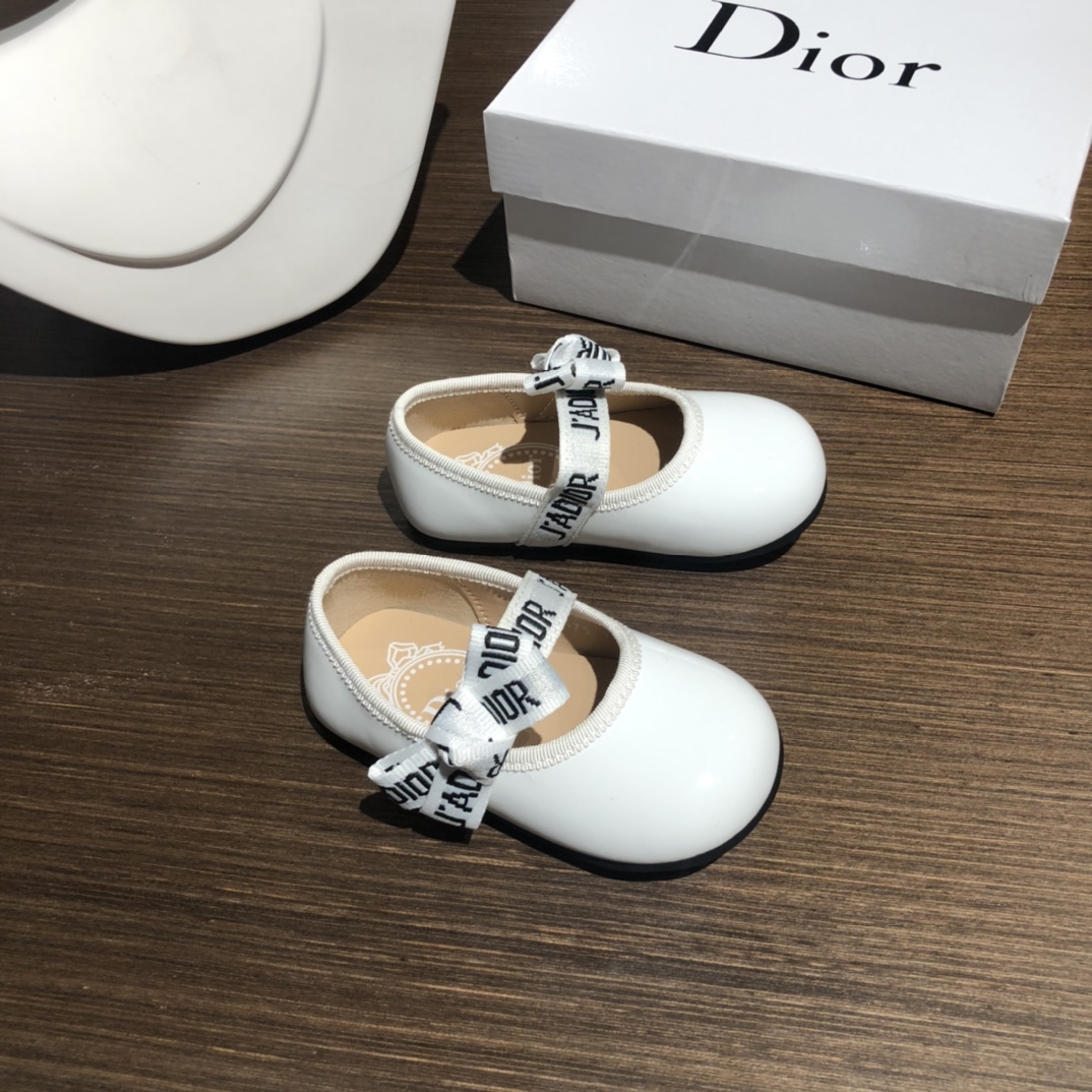 Children's shoes child
